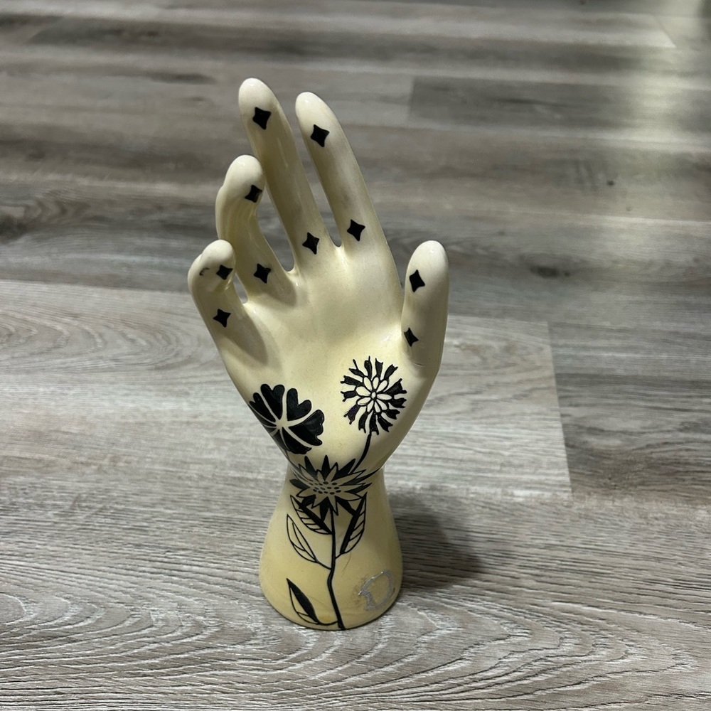 Ceramic Ring Holder